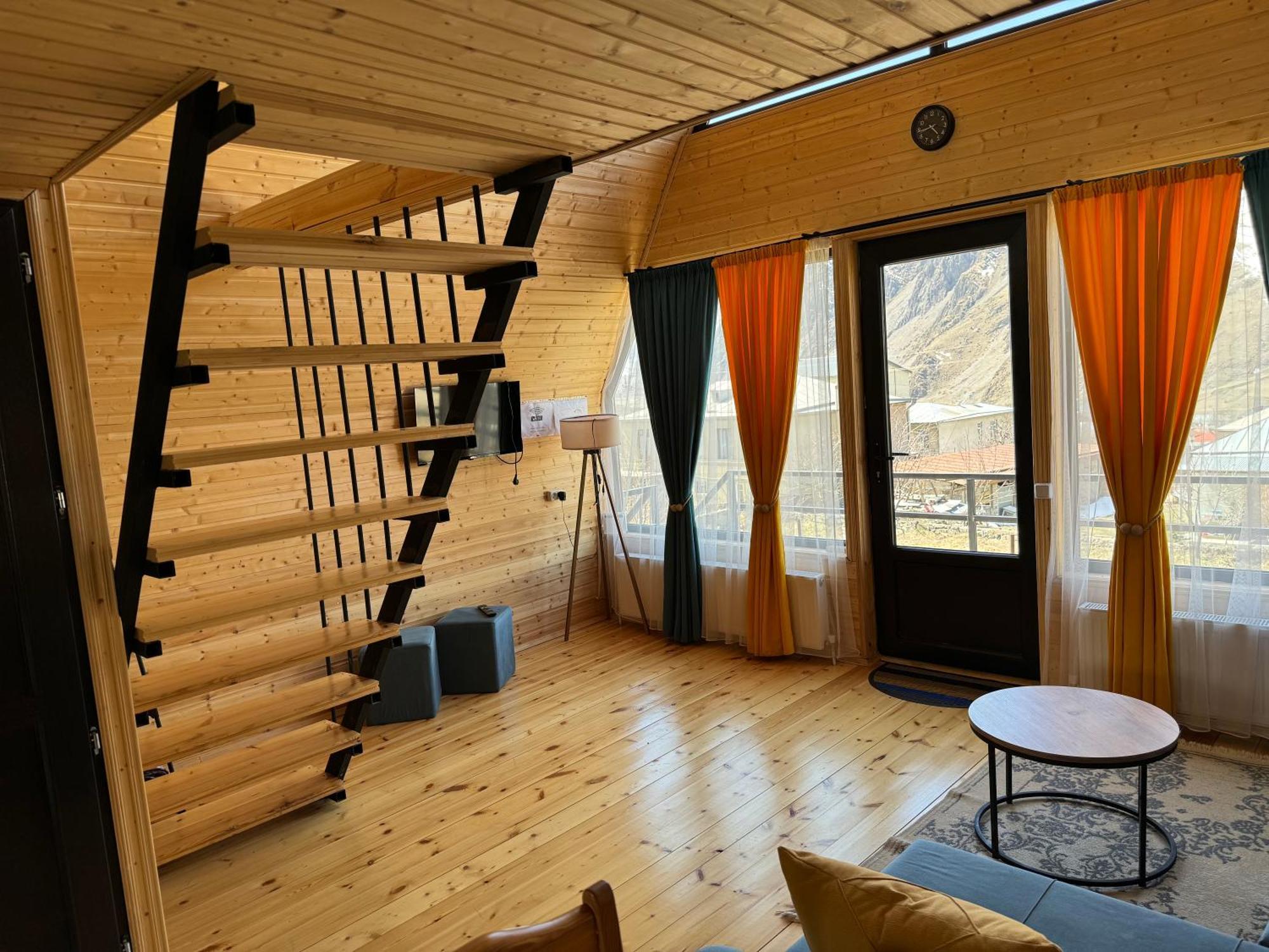 Qusha Cottage カズベギ エクステリア 写真